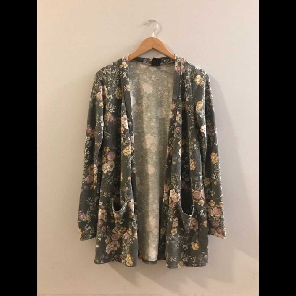 Gray Floral Cardigan // Agnes & Dora